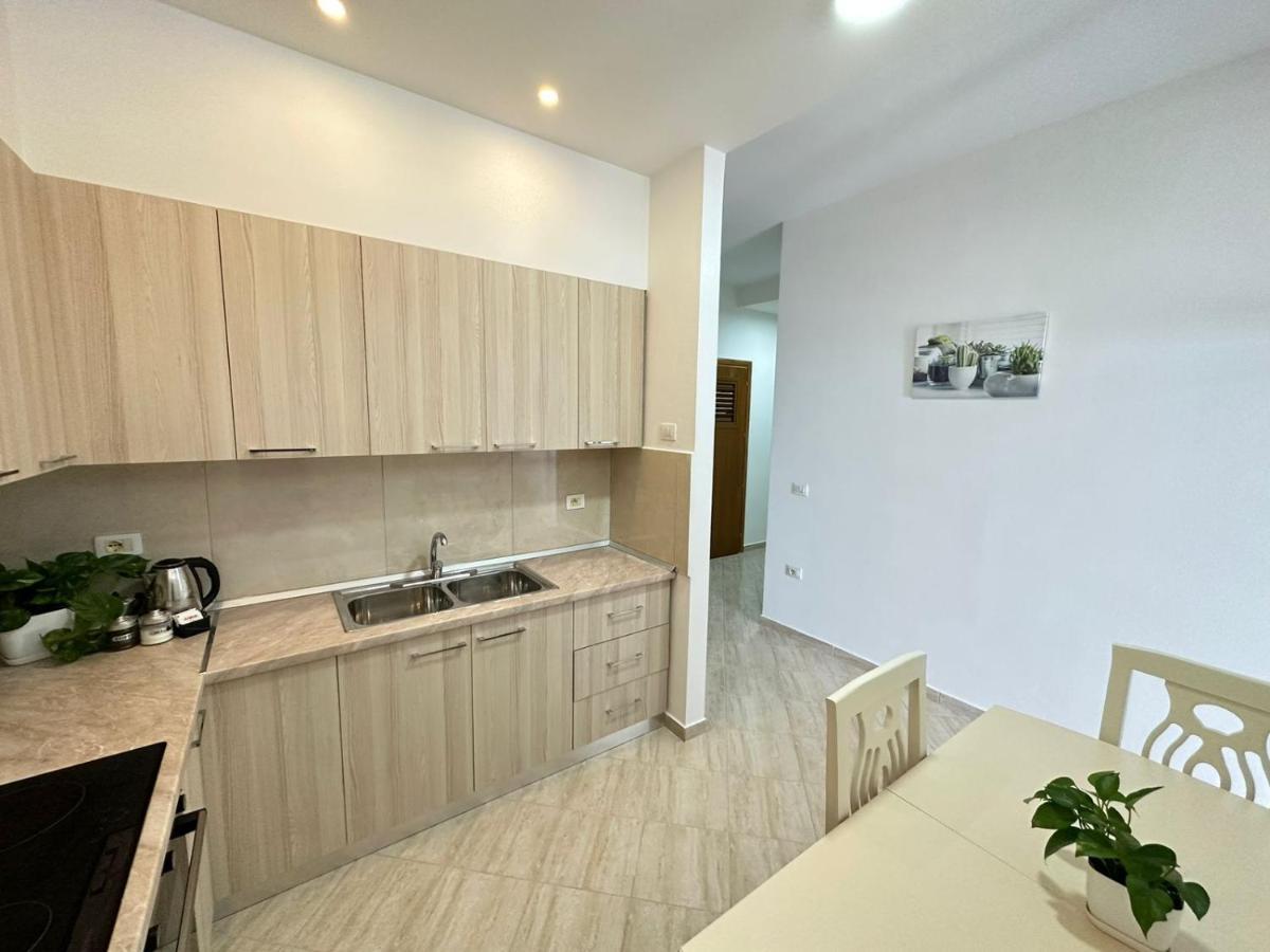 Trea Accomodations - Port Side Vlore Exterior photo